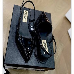 Chanel Black patent slingback kitten heel 36.5